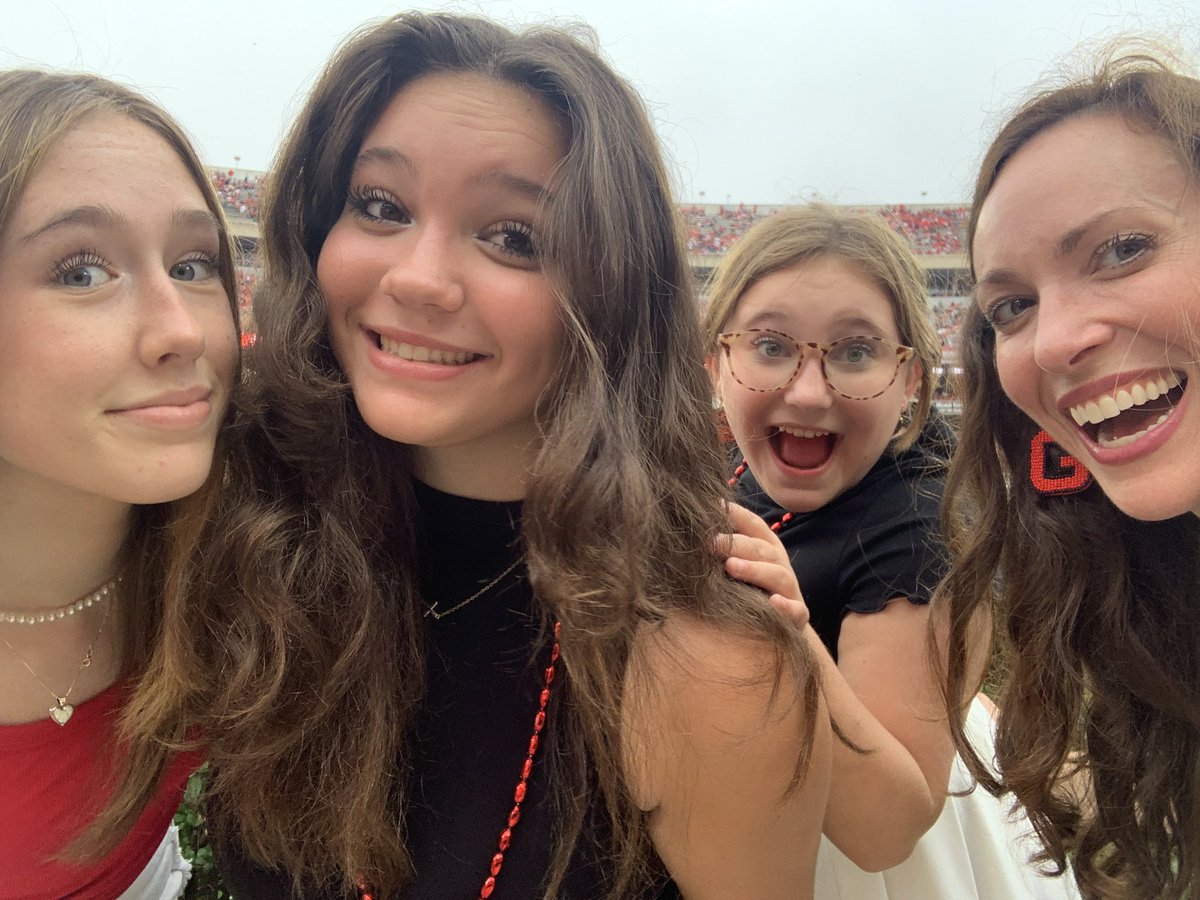 MerryGlenne's tweet photo. Happy First Georgia Game to my sweet girls! #GoDAWGS #SAMvsUGA https://t.co/TQTyKtu04H