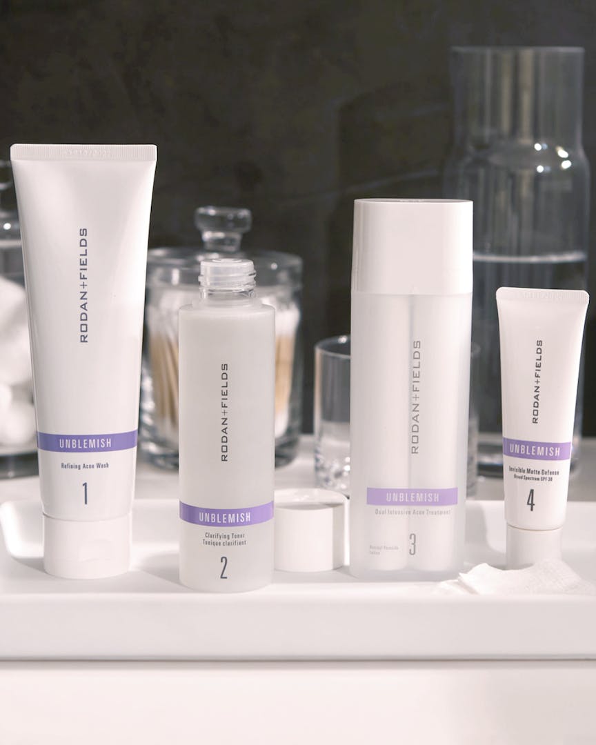 RPGolfFitness's tweet photo. Bye, breakouts + wrinkles! Our potent skincare routine for adult acne helps clear + prevent breakouts as it visibly minimizes pores + fine lines. https://t.co/Prmz3CyCbX