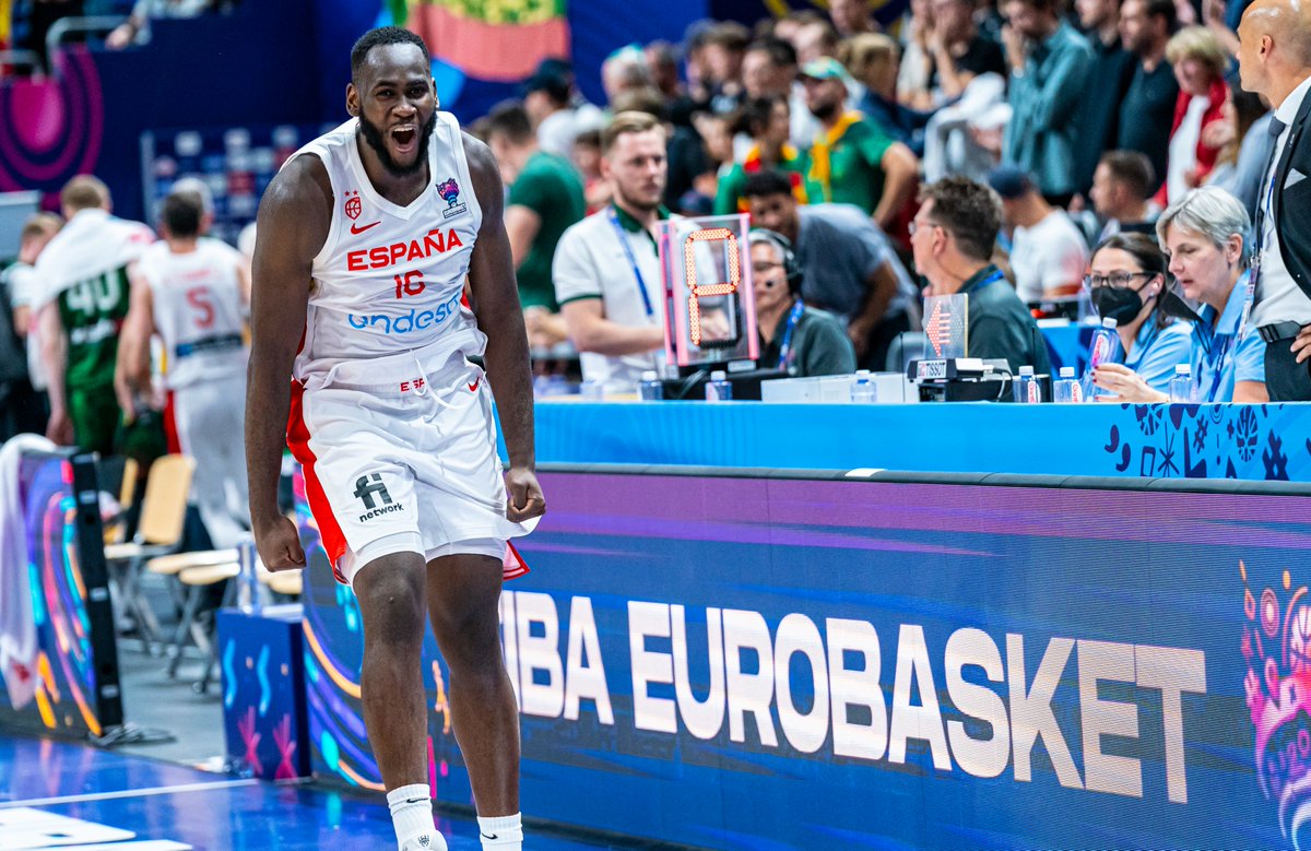 BaloncestoESP's tweet photo. Vamos a decirlo de nuevo...

 #LaFamilia está en CUARTOS de FINAL 🤩

#ModoEuropa #SomosEquipo https://t.co/q7V6x0pjz7