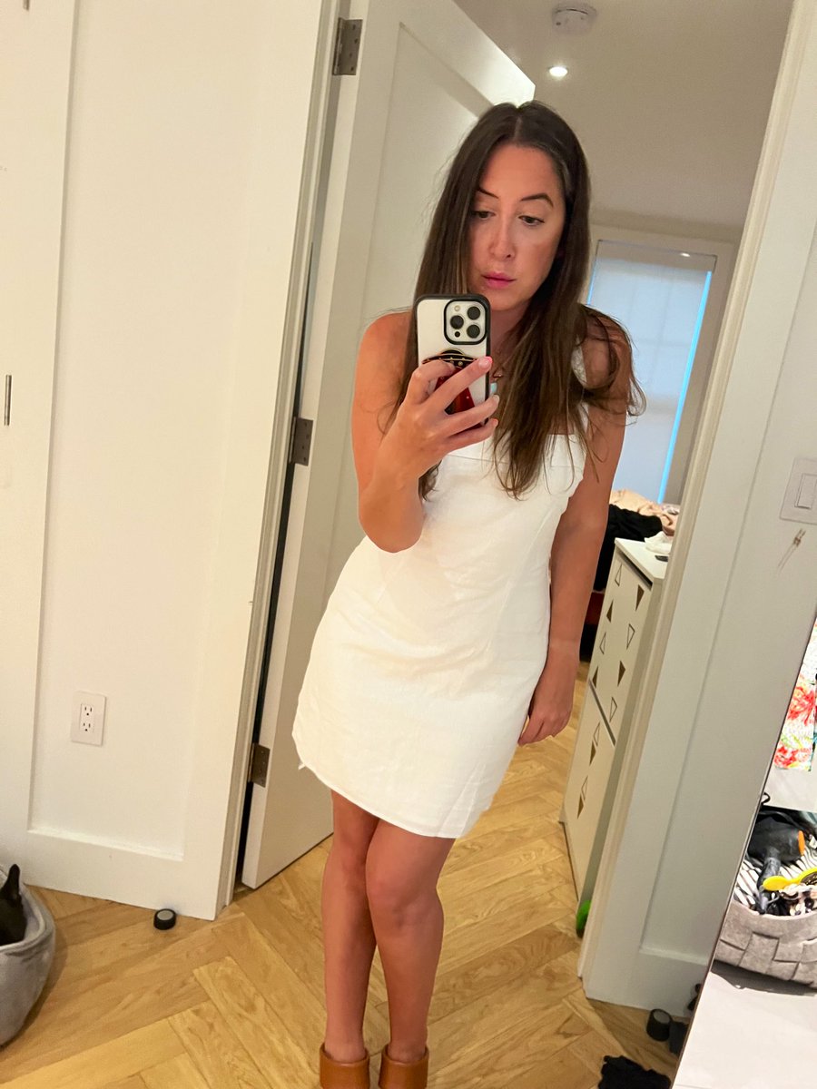harharbinks's tweet photo. i only wear white after labor day #fuckrules https://t.co/OQV7BGwlHa