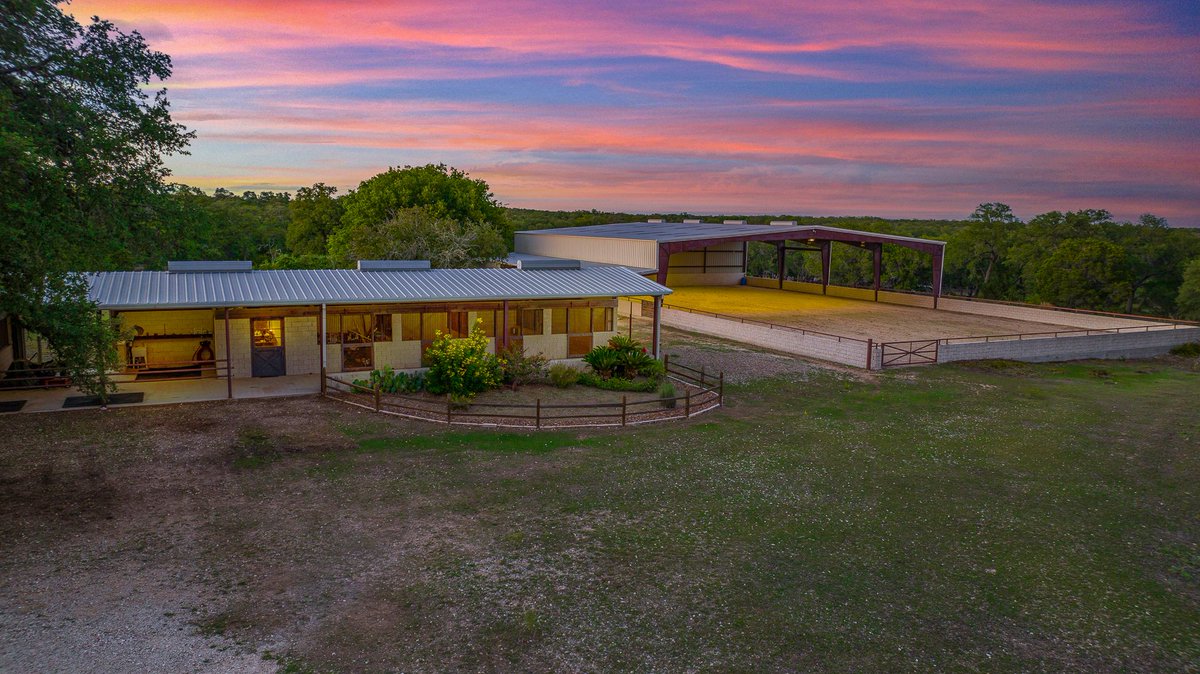 MagnoliaRealty's tweet photo. FEATURED LISTING | 2161 Lone Man Mountain Rd, Wimberley, TX | 1 bed, 1 bath | 725 sqft

This cozy barndominium sits on 25 acres with an equestrian facility! Presented at $1,750,000.

Contact Cody George | 512-771-4176

More details: https://t.co/sxpg5Ot7Qw
#MagnoliaRealty https://t.co/YitepCOf36