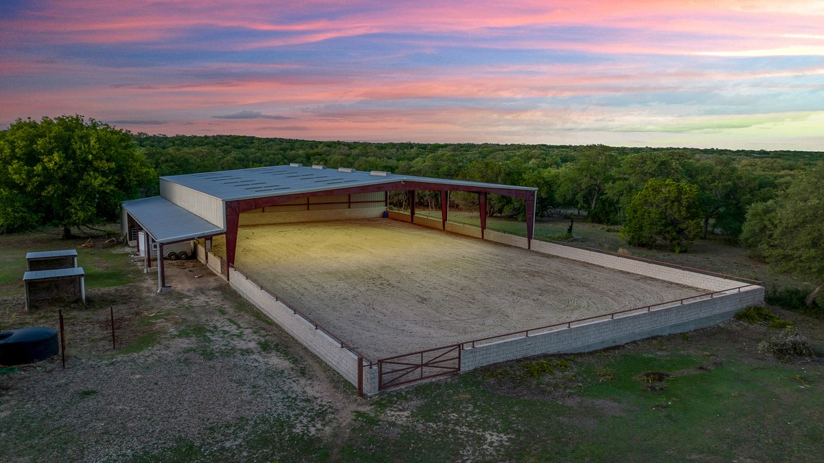 MagnoliaRealty's tweet photo. FEATURED LISTING | 2161 Lone Man Mountain Rd, Wimberley, TX | 1 bed, 1 bath | 725 sqft

This cozy barndominium sits on 25 acres with an equestrian facility! Presented at $1,750,000.

Contact Cody George | 512-771-4176

More details: https://t.co/sxpg5Ot7Qw
#MagnoliaRealty https://t.co/YitepCOf36