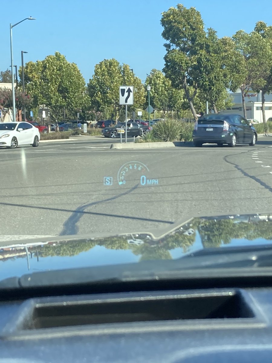 theman11715's tweet photo. @Tesla @elonmusk so… HUD when? #tesla #HUDonCars https://t.co/rtw1E4wfVH