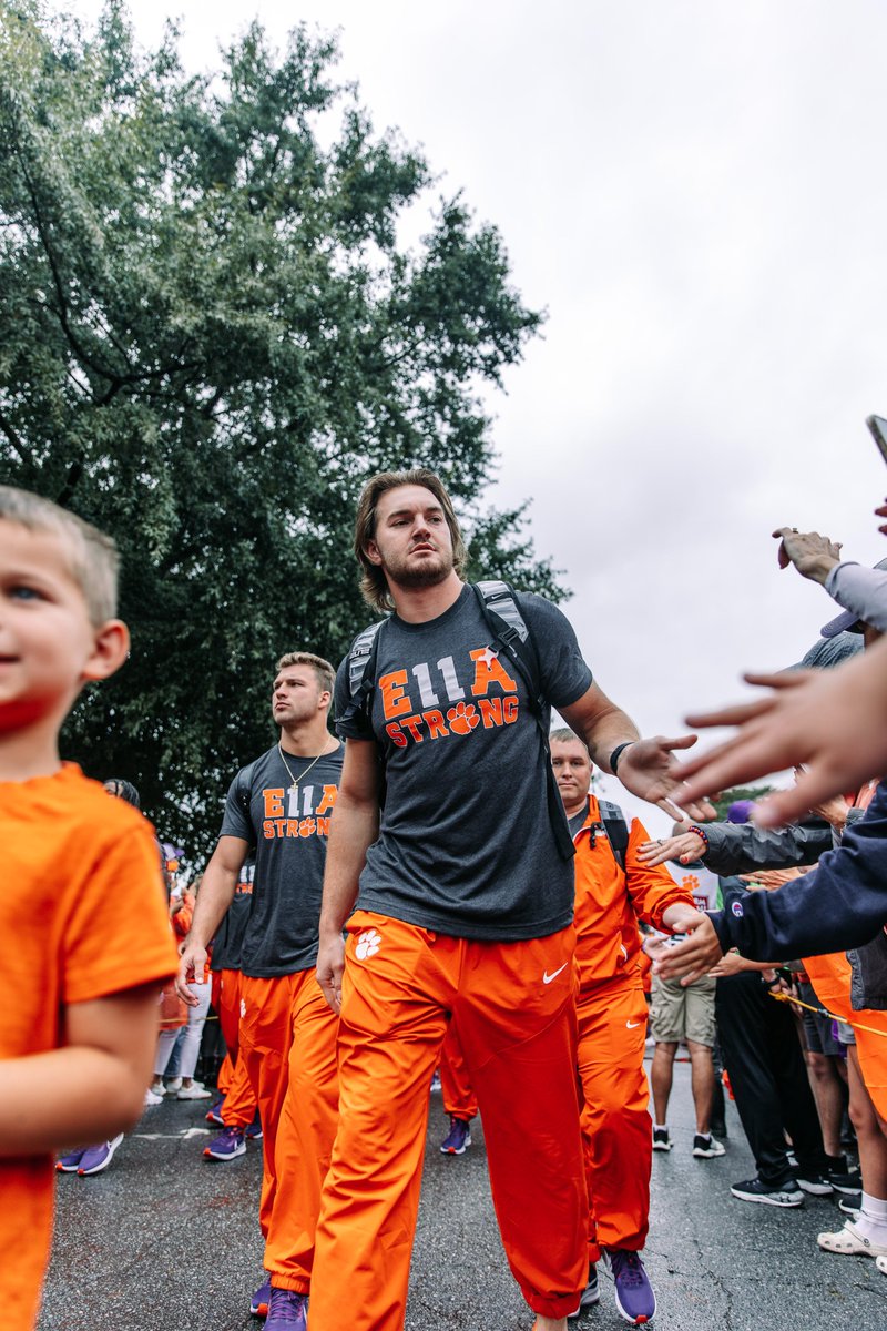 ClemsonFB's tweet photo. Today, the entire Clemson Family is supporting Bryan, the entire Bresee family, and Bryan's sister Ella in her battle with brain cancer. 

#EllaStrong x #ClemsonFamily https://t.co/l4pJR3yi1T