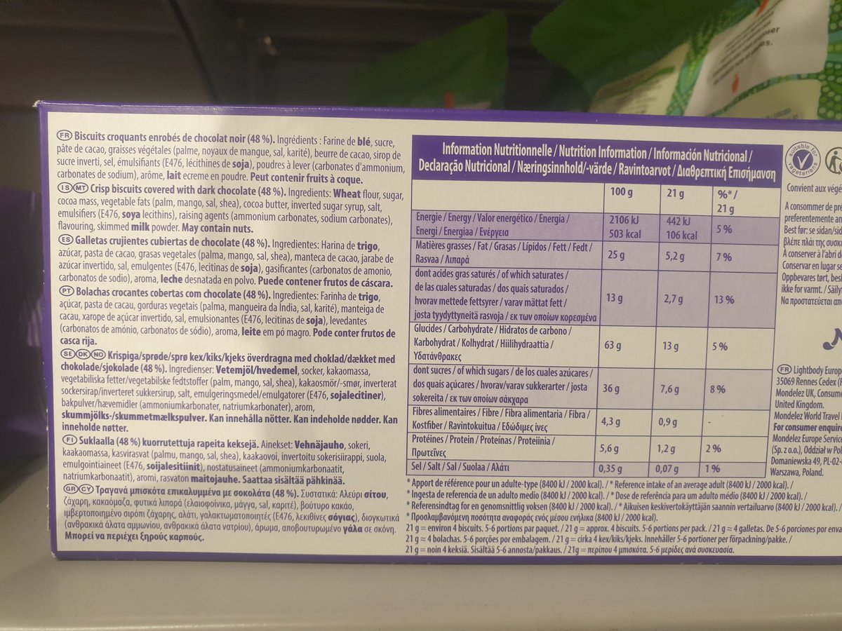 GuilhemSaiz's tweet photo. Après le #granolagate, le #cadburygate. Pendant longtemps végétalien, les finger cadbury chocolat noir affichent désormais "lait" en dernier ingrédient, et c'est 3 fois plus osef que pour les granola 👇 https://t.co/v7bMoHl7iR