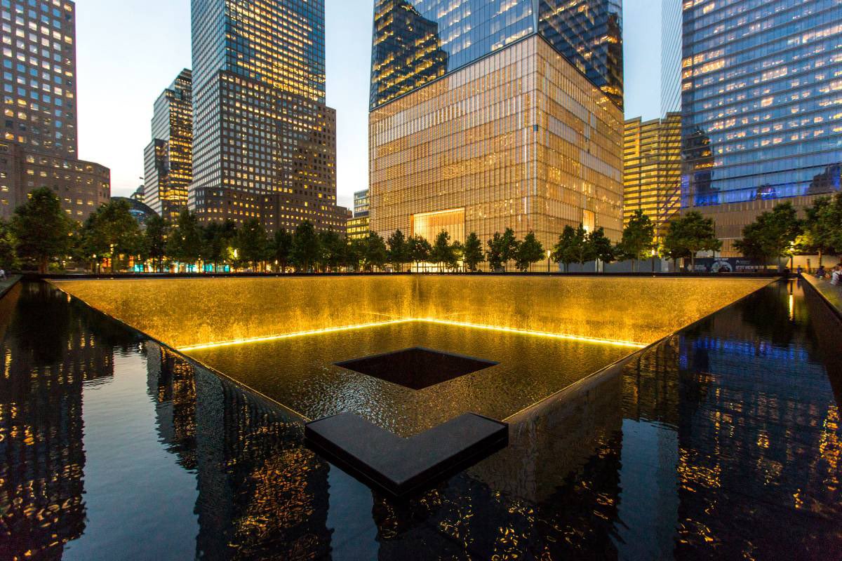 win911memorial's tweet photo. 21 years have passed and we never forget those had their lives taken and those who gave their lives so others may live. https://t.co/3MQg1OymEm