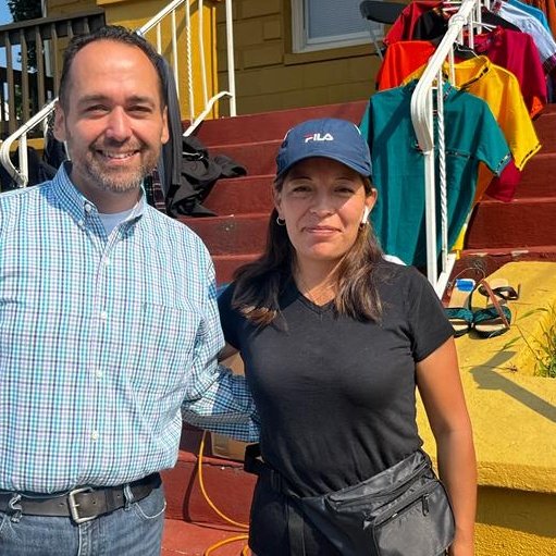 I have a hard time resisting obsolete tech at yard sales, so when Josefina here showed me a bin full of fun contemporary gadgets for less than $5 a pop, it was game over. #SilverLake #believeinprovidence