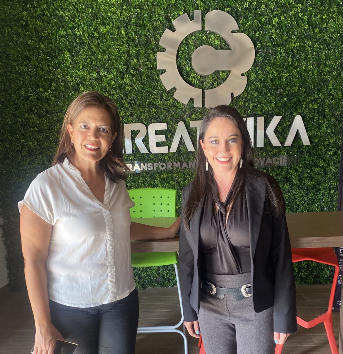 VanessaMDOmx's tweet photo. Fue un gusto saludar a @MonicaAlonsoF, Directora de #Canacintra. 
Agradezco las atenciones y hospitalidad en sus instalaciones el martes pasado.

Muchas gracias también a @rsolanourban
👏🏻👏🏻👏🏻 https://t.co/yjIRxAPO4O