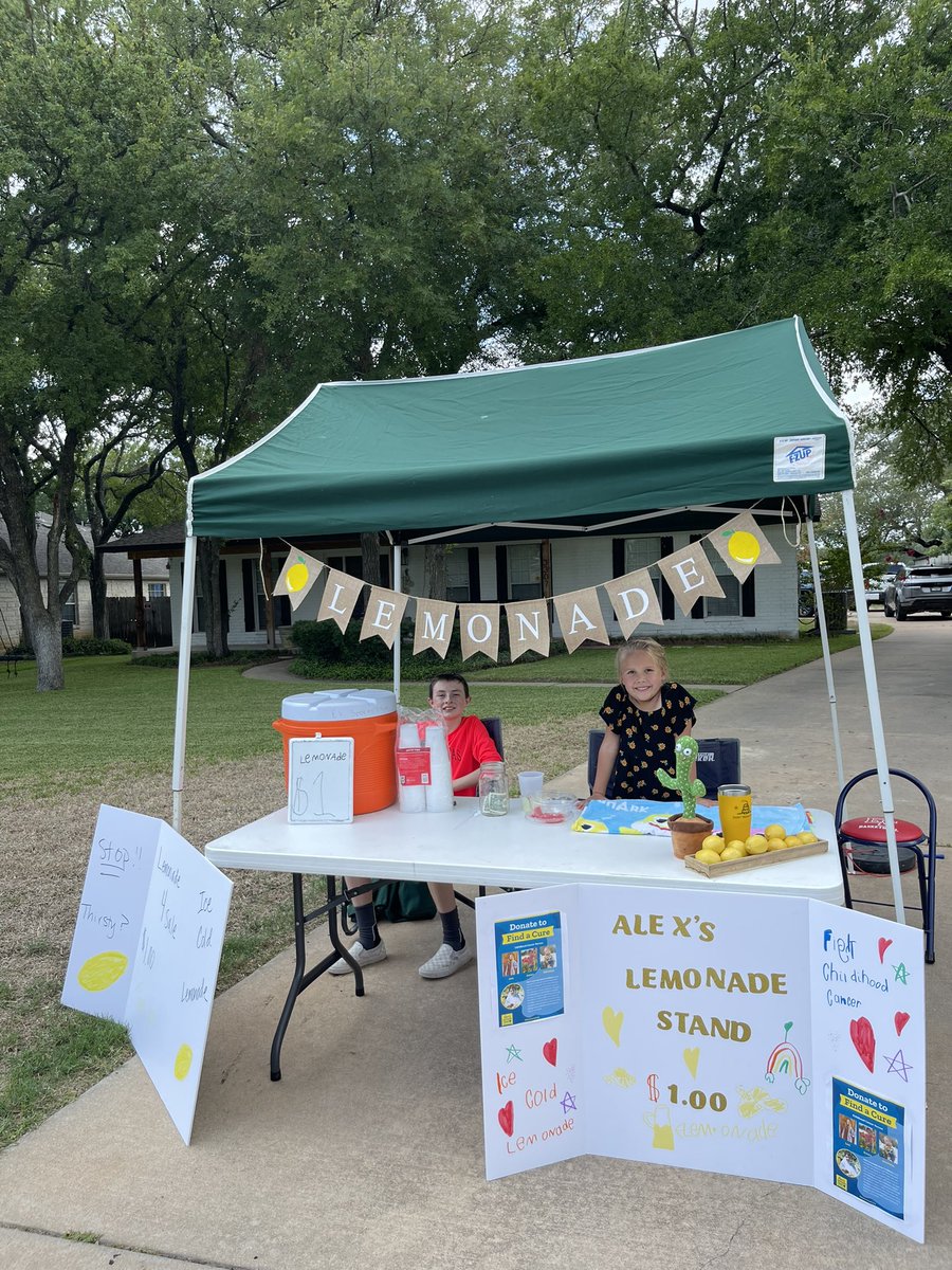 #1 has a heart of gold!  She wanted to raise money for children with cancer by having her own lemonade stand to go to Alex’s lemonade stand foundation. 🍋 🍋 🍋 Proud dad moment 
#lifewithliv🦁