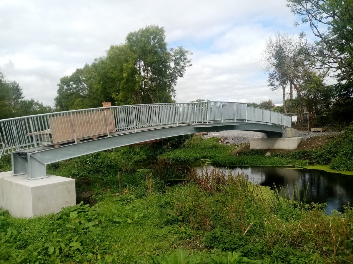 sopelza's tweet image. The new and the old bridges.... Some difference .. .completed the potential source of pollution survey in the Gort River ..walked and dove whilst the wee one were cycling.  #buddyststem #neverdivealone #soothersmaylive have a great weekend shipmates #gomairidosbeo