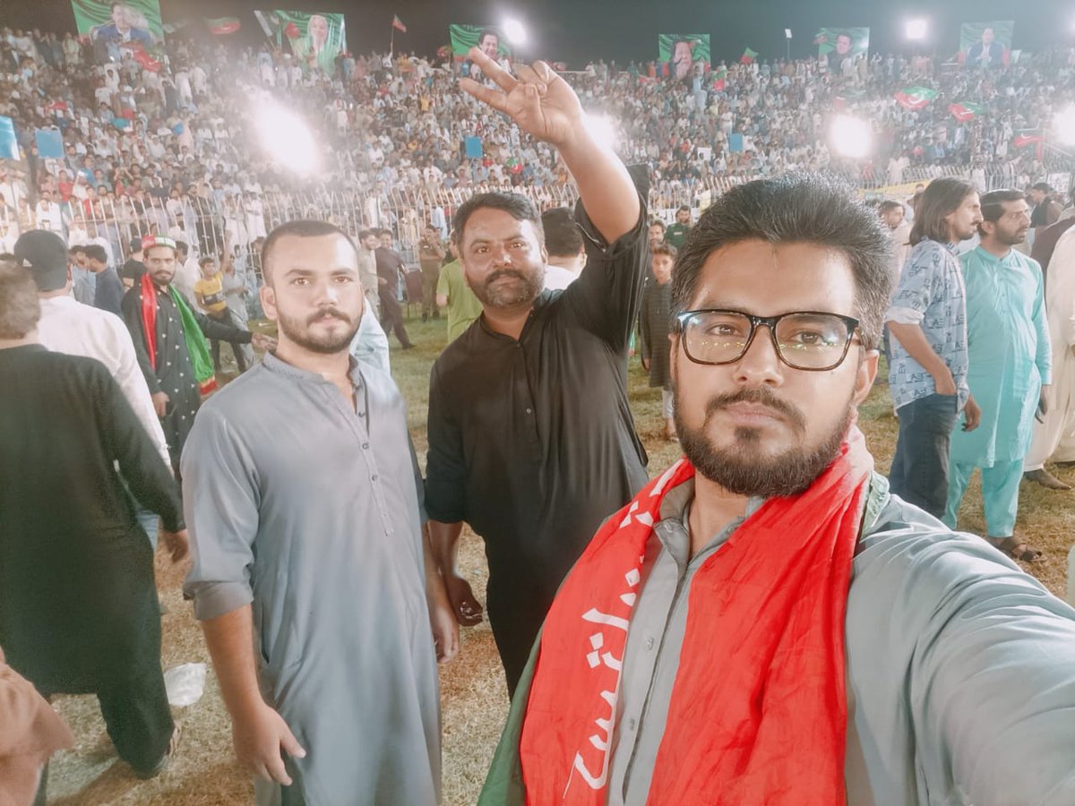 shahrishahpk's tweet photo. @ImranKhanPTI We are with You.. Gujranwala Kaptan Ka.
 #GujranwalaJalsa https://t.co/dcZvloHMuQ