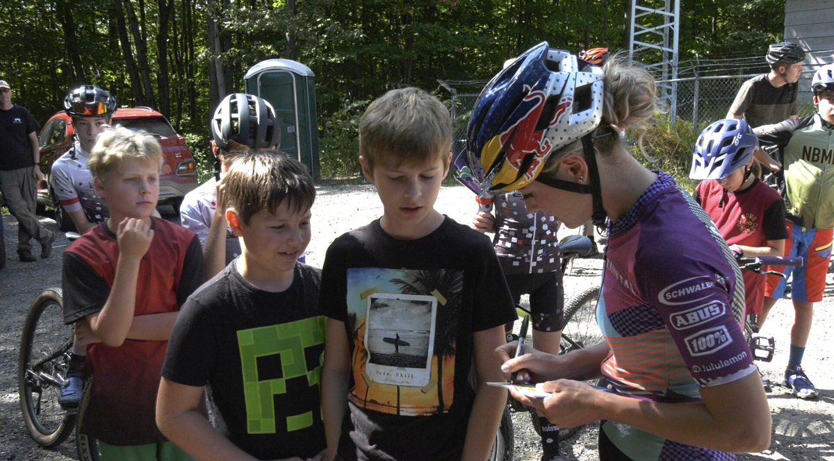 2x Canadian Olympian and 2015 Pan Am Games gold medalist <a href="/emilybatty/">Emily Batty</a> is in #NorthBay this weekend to meet with young fans and to ride through the city's mountain bike trail network. Batty signed helmets for young fans and gave some tips out. <a href="/CTVNewsNorthern/">CTV News Northern Ontario</a> 🚴🏼‍♀️