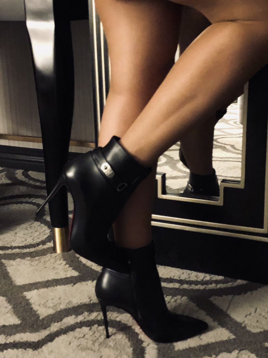 #luvshoes #highheels #louboutin #booties #heeledboots #louboutinworld #newheels #legs #stilettos