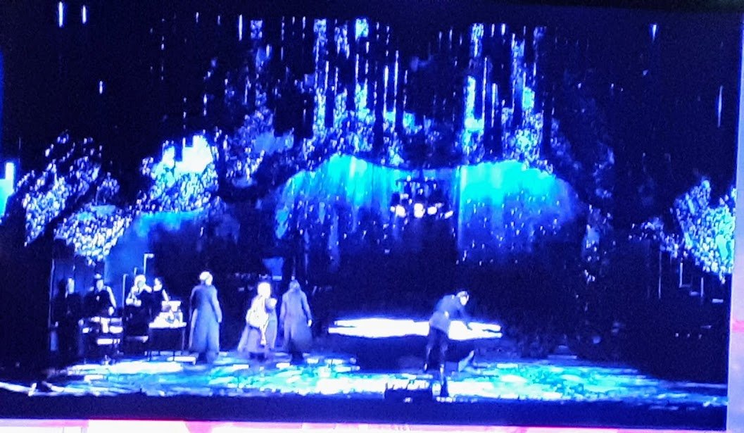 mir_lam's tweet photo. Ihanaa katsoa Valkyyriaa HomeOperana. Voi seurata esittäjien ilmeitä ja tunteita ja tempautua itsekin mukaan. Musiikki on sopusoinnussa tarinan ja laulajien äänen kanssa, ei liian mahtipontisen Wagnermaista. Juonen selostaminen taitavaa ja mukaansa tempaavaa. https://t.co/l1ZZuriJOp