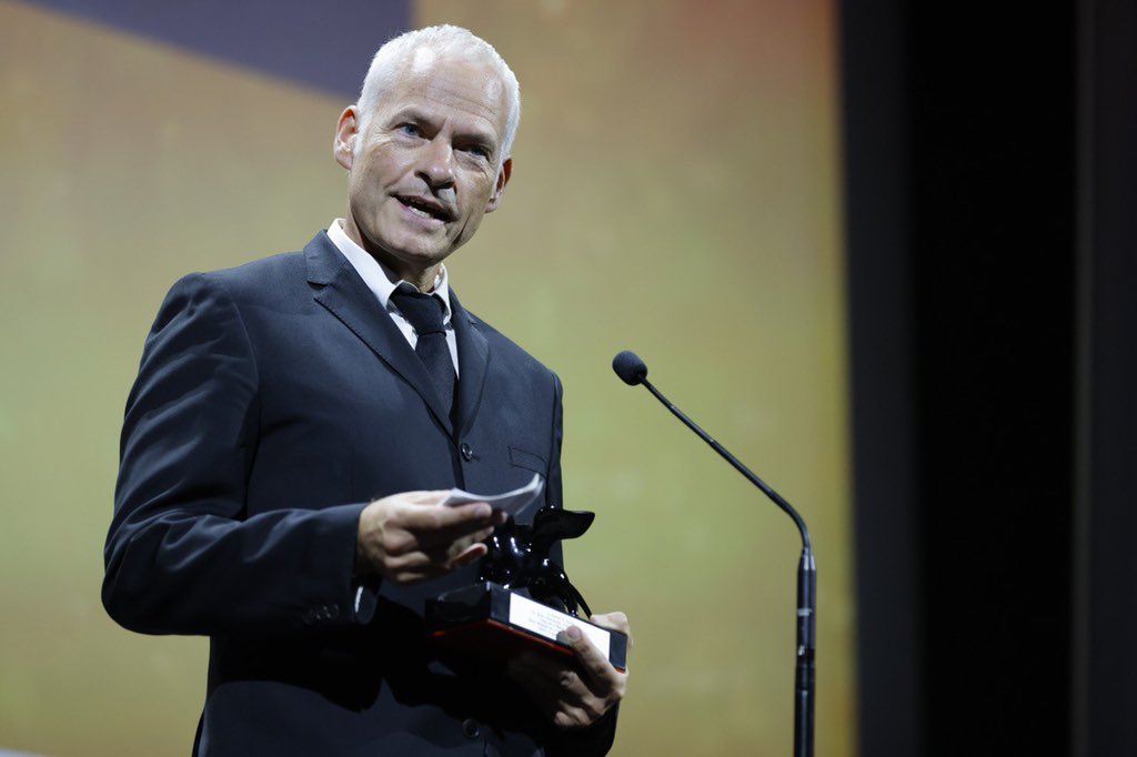 la_Biennale's tweet photo. #BiennaleCinema2022 #Venezia79 Premio per la migliore sceneggiatura / Award for Best Screenplay: #MartinMcDonagh per/for @Banshees_Movie https://t.co/na5WeteKcB