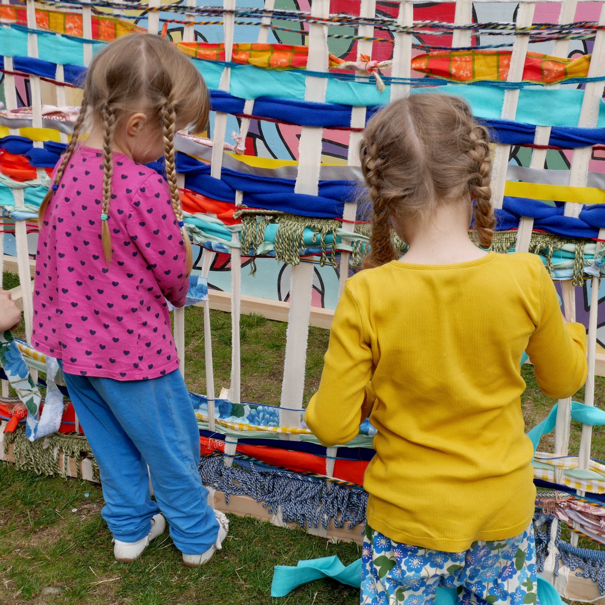 sunnybankmills's tweet photo. Thanks to everyone that came along to the Mill today for Heritage Open Days. The kids loved weaving on our new Mini 1912 Mill - made by our brilliant Sonia. Come along tomorrow for Vintage Fair, Open Studios and more.
#SunnyBankMills #Farsley #Leeds #LeedsEvents #LeedsWeekend https://t.co/x3YietoY3O