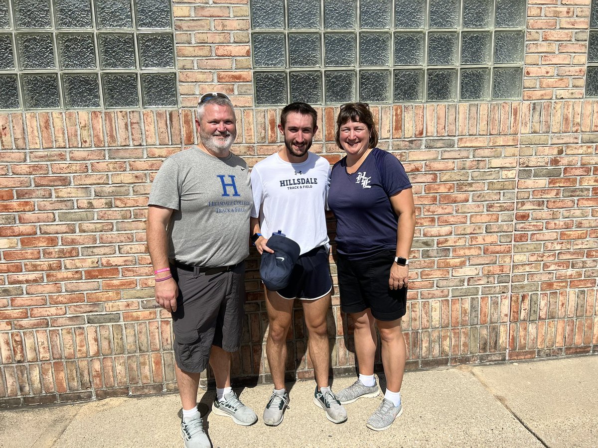 Waffleta's tweet photo. Today was a great day to watch @XCgofre and the @HillsdaleTrack XC team compete at the Calvin College Invite. Isaac as 12th overall and 7th among collegiate entries. https://t.co/p2DMk4aC66
