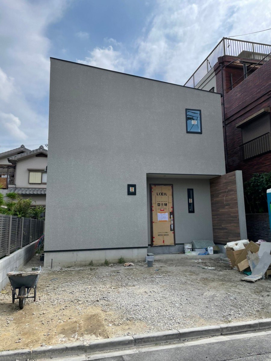me7_3's tweet photo. 沢山建築進んでます🏠
竣工中
奈良県、羽曳野市、寝屋川市
竣工予定
奈良県、八尾市、狭山市、岸和田市
新築からリフォーム、中古戸建やマンションも売買何でも可能です！
賃貸も取り扱いしてますので
不動産の事ならなんでも言ってね🙆🏻‍♂️

https://t.co/lDJ0214yxy
#不動産#注文住宅#売買#賃貸 https://t.co/MHpLE13aWA