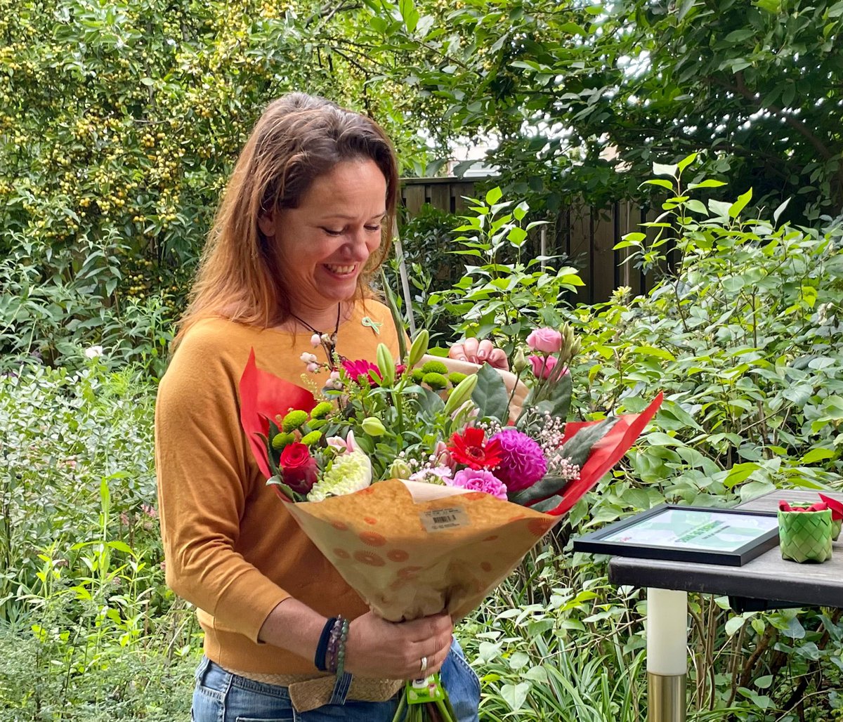 Van harte gefeliciteerd met het Groene Lintje: Janneke de Vries van Stichting op Groene Voet! Dank voor je inzet voor een groen en sociaal Tilburg! 💚💚