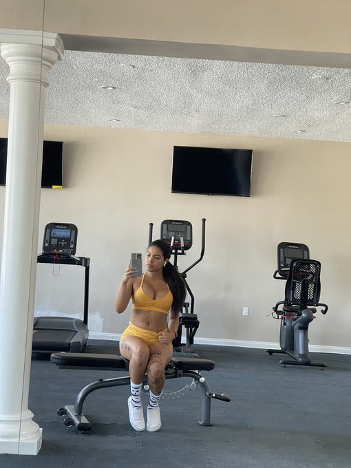 At the gym prepping this hot bod for my live show tonight on my personal site. Subscribe now to watch