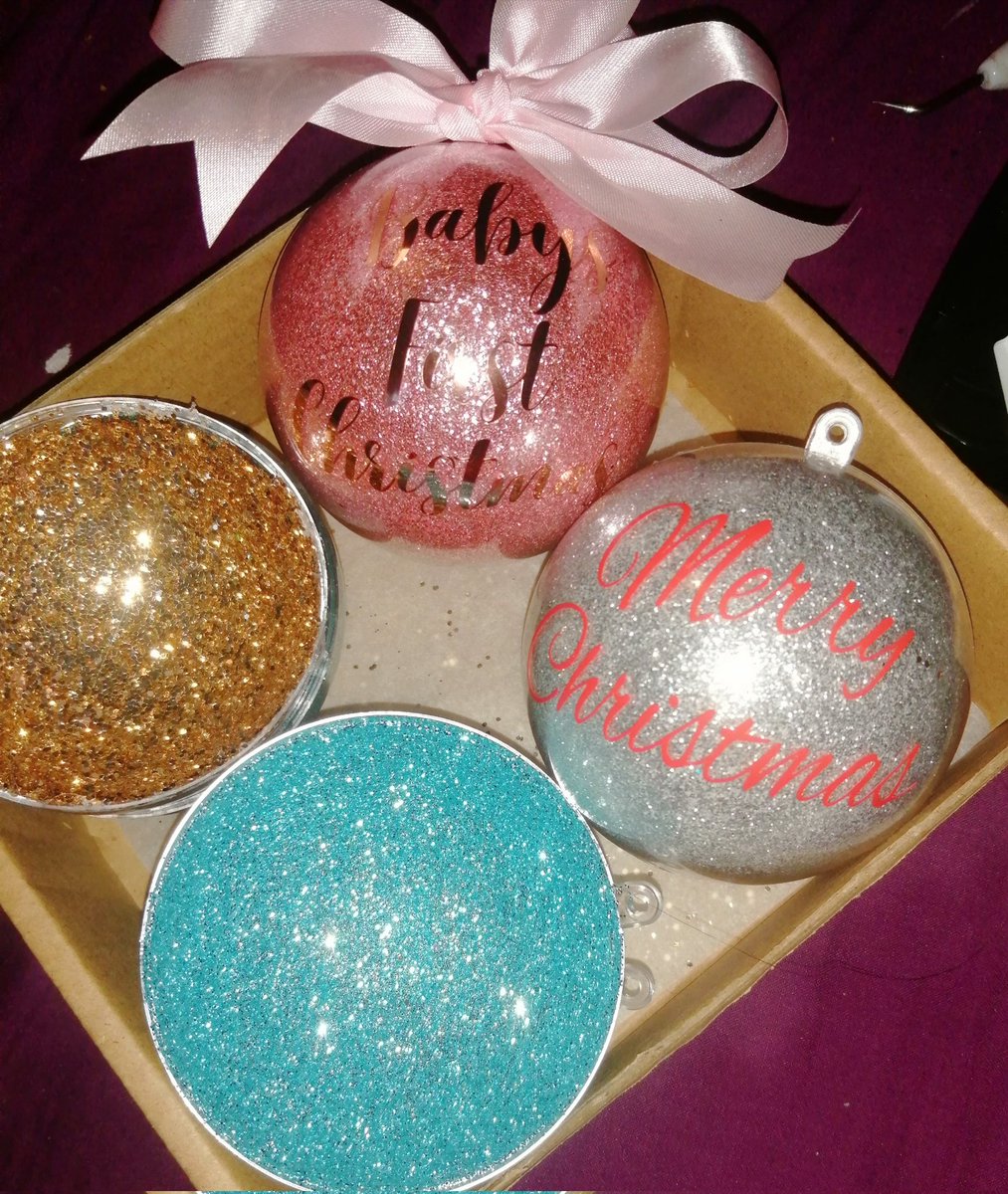 BarrelQuad's tweet photo. I currently look like an extra out of twilight, I sat thought of an idea and here we are 😂 least I've got some baubles for my as stall, time to make some memorial ones I reckon #babys1stchristmas #Xmas #SmallBusiness https://t.co/4844m7mDf5