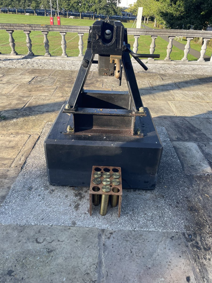 westall_chris's tweet photo. Very proud to have been a member of @HMNBDevonport Saluting gun crew over the last 48hrs. Firing a 96 gun salute yesterday to commemorate @HMQueen and a 21 gun salute for the proclamation of the King @KingCharlesUK https://t.co/1n5Xd46Uwf