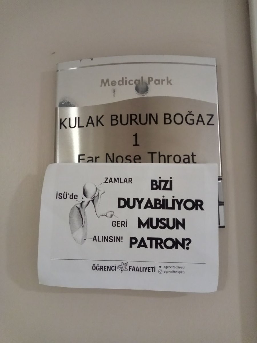Pusulapostasi's tweet photo. Geçtiğimiz  günlerde İstinye Üniversitesi eğitim ücretlerine %100 zam yapıldı. Yapılan zammı kabul etmiyor ve zammın geri çekilmesini talep eden sıra arkadaşlarımız ile dayanışıyor, seslerini yükseltiyoruz!

#istinyedezamistemiyoruz https://t.co/XxVpqLckhO