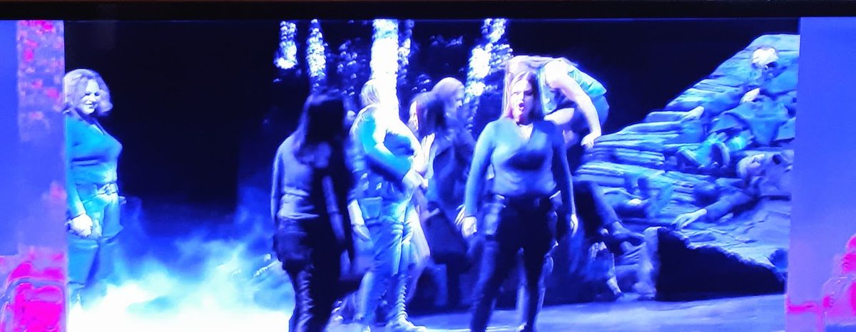 mir_lam's tweet photo. Ihanaa katsoa Valkyyriaa HomeOperana. Voi seurata esittäjien ilmeitä ja tunteita ja tempautua itsekin mukaan. Musiikki on sopusoinnussa tarinan ja laulajien äänen kanssa, ei liian mahtipontisen Wagnermaista. Juonen selostaminen taitavaa ja mukaansa tempaavaa. https://t.co/l1ZZuriJOp