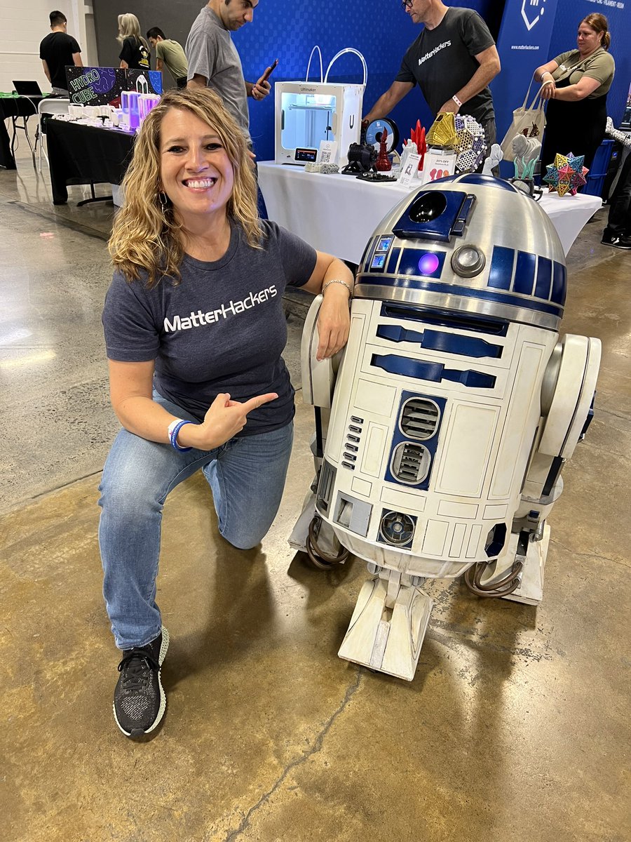 3DPGirl's tweet photo. Reunited at OC 💙🤖🤘 @makerfaire @R2Builders #3Dprinter #3Dprinting #ocmakerfaire #makerspace #STEAM #STEM #R2builders https://t.co/3lV3703dZu