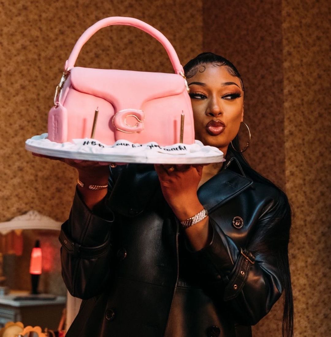 Coach's tweet photo. Cake? Designer. 💅  #MeganTheeStallion had a mini birthday party backstage at #CoachFall22. (Every slice was a slay.) #CoachSpring23 #NYFW #NewYorkFashionWeek #CoachNY https://t.co/rHo49CgRSz