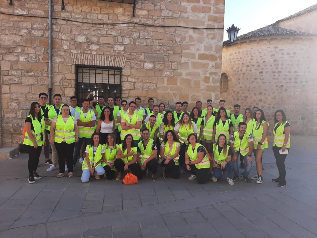 RenacimientoDe's tweet photo. 👉🏼Más de 40 voluntarios controlarán los accesos en colaboración con la policía local y protección civil.
👏🏼¡Gracias a todos ellos!👏🏼 
PoliciaLocal Baeza
#baezavelas #Baeza #baezavelas2022 #baezapatrimoniodelahumanidad https://t.co/tbdjmX5dRj