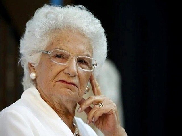 CleliaMussari's tweet photo. #LilianaSegre che Iddio/fato/il caso/la vita c’è la conservi il più a lungo possibile. Auguri, nonna Liliana! #92anni https://t.co/Hwxp1hKq9E