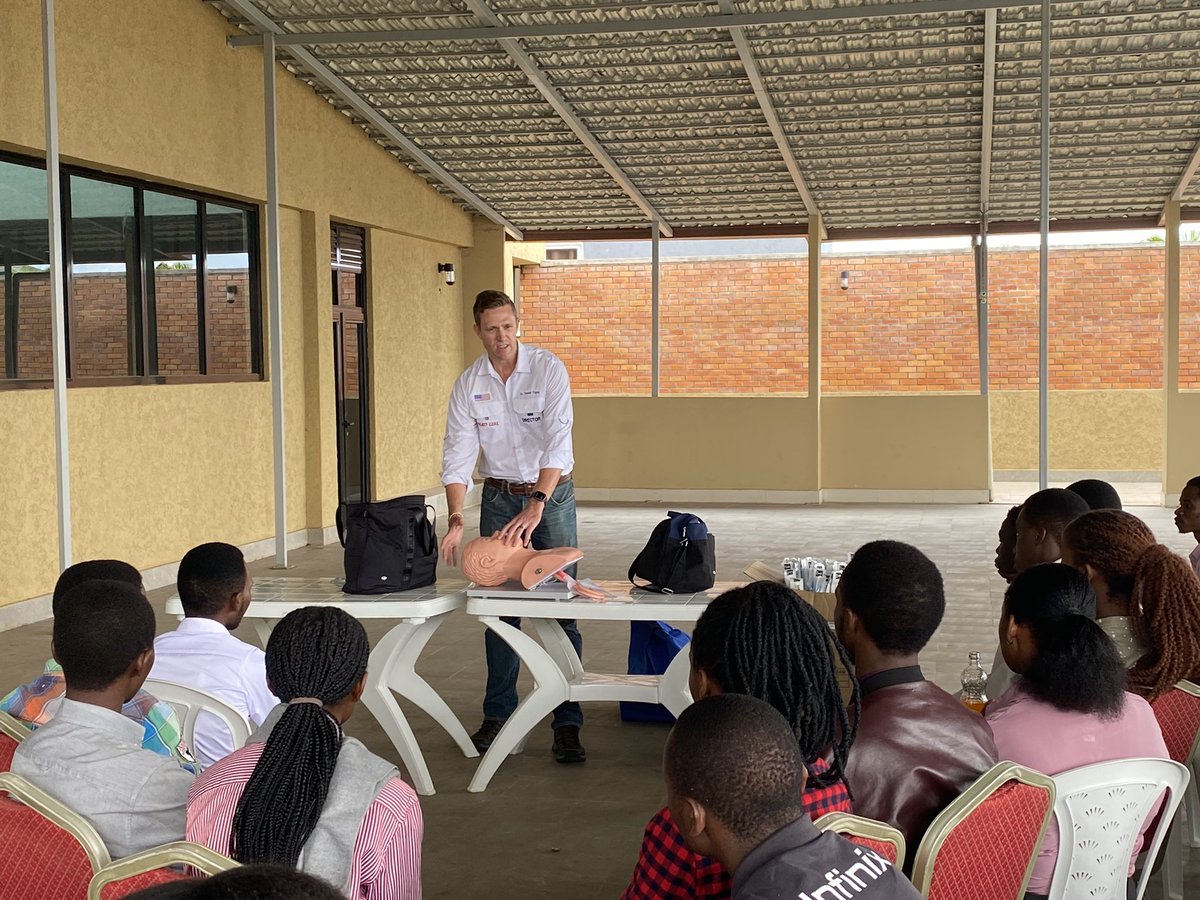 MugaboMB's tweet photo. This workshop was very instructive and we all learn new skills, thank you very much to Dr. Daniel Tapia for the knowledge and advice #InciSioNRwanda https://t.co/Yb0j01Y2up