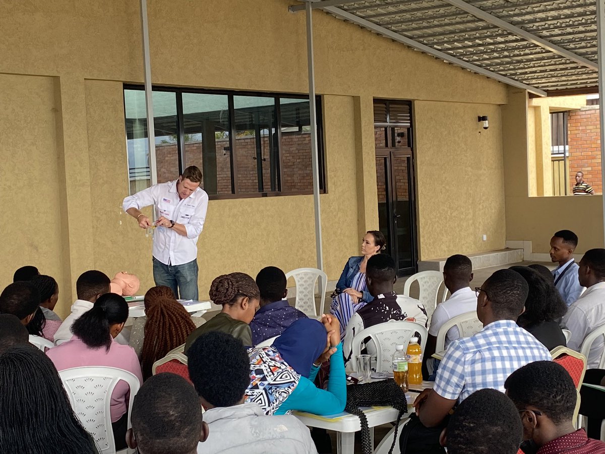 MugaboMB's tweet photo. This workshop was very instructive and we all learn new skills, thank you very much to Dr. Daniel Tapia for the knowledge and advice #InciSioNRwanda https://t.co/Yb0j01Y2up
