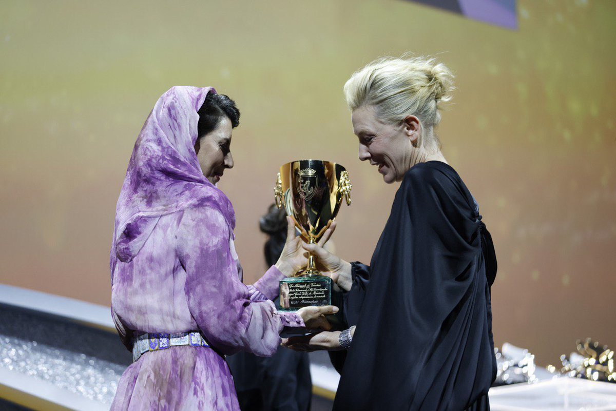 DesperateGossip's tweet photo. Ana de Armas no gana la #VolpiCup a mejor actriz y la gana Cate Blanchett por #Tar . Se vienen los #Oscars2023
#biennalecinema2022 #Venezia79 #VeniceFilmFestival https://t.co/RU29YyJWbZ