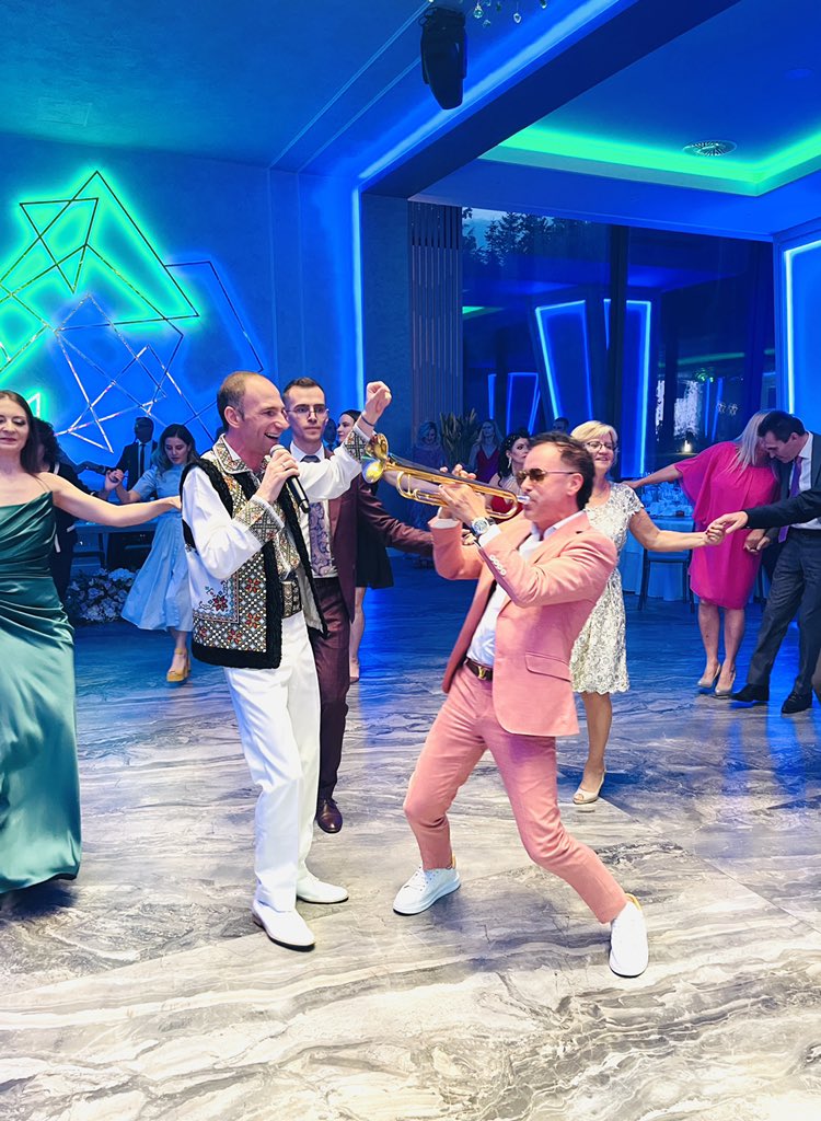 PaladiIon's tweet photo. La Bacău alături de prietenul și colegul Mirel Manea! 🎺 https://t.co/upPNoPiwxR