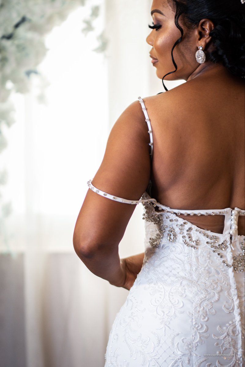 CypherDavid's tweet photo. Bessie’s calm moments on her big day.

see more: https://t.co/tD1g8w34wo https://t.co/DysgB8b87y