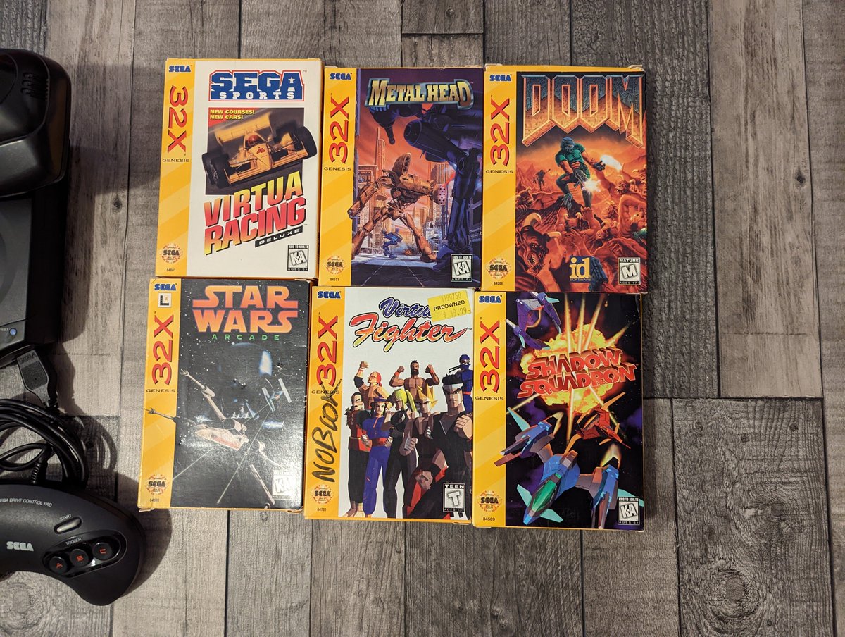 Ze_Redge's tweet photo. Une grosse envie de SEGA Rétro ce soir 🔥💙
Avis aux joueurs Megadrive / Genesis : Team 3 Boutons ou 6 Boutons ?
Un live sur ces jeux pourraient vous intéresser ? (Ou est-ce trop vieux ? 😬)
#SegaMegadrive #SegaGenesis #Sega32x #SegaCD #SegaCDX #SegaMultiMega #Retrogaming https://t.co/qbzNLUMc5j