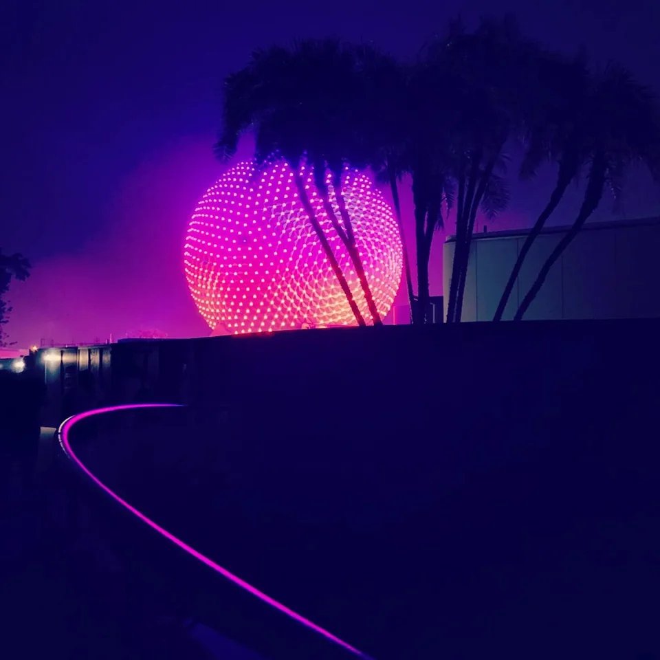 VaporFashion's tweet photo. E P C O T 🌴❤️#vaporwave #aesthetic🌊 https://t.co/5YK31hPNnE