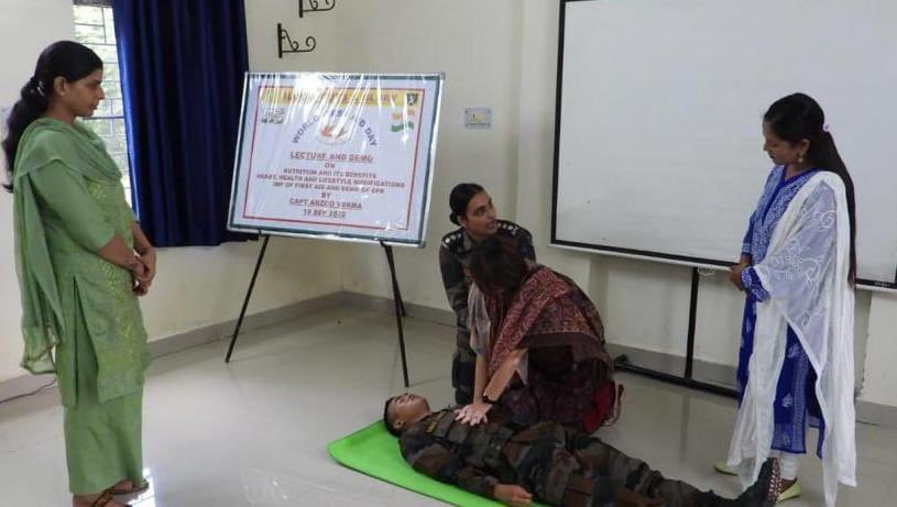 IaSouthern's tweet photo. #ShahbaazDivision of #SudarshanChakraCorps at #Saugor commemorated the #WorldFirstAidDay by organising a workshop on Life Saving Skills for families. An endeavour to spread awareness and making difference in saving precious lives.
#WeCare https://t.co/HwSkC5av8k