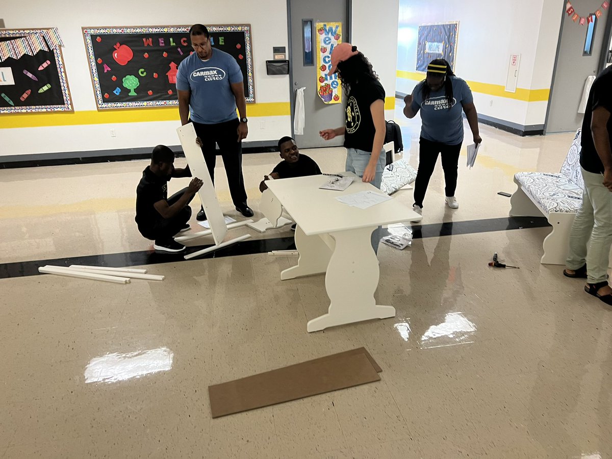 McGowenES_HISD's tweet photo. Great day of service in the Hive! Volunteers from many different organizations came together to create new spaces for our students and staff! https://t.co/4tV6ZKFxWq