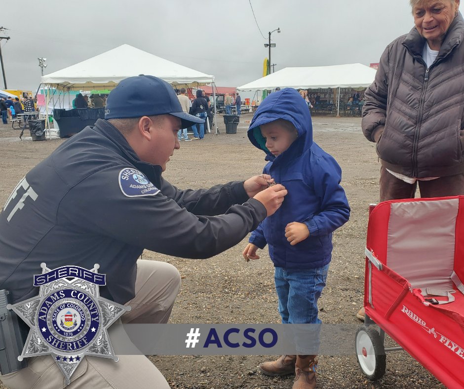 #ACSO is enjoying a break from the heat @lulusfarm for the Chili Fest!

Stop by and say 'Hi' to deputies, enjoy some #roastedchilis, #livemusic, and #BBQ.

#Communitypolicing #bettertogether #AdamsCountyCO #DeputySheriff #LawEnforcement #FirstResponders