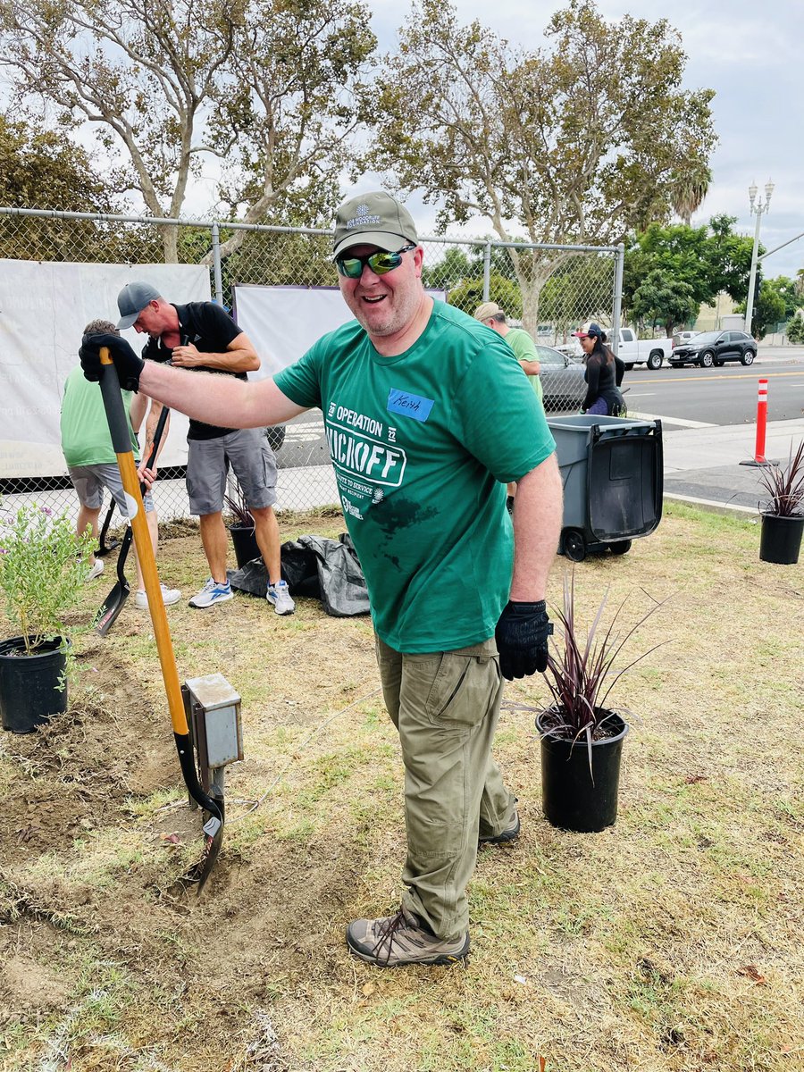 AMDougherty's tweet photo. The @bwforg is thrilled to Kickoff the season with our partners @NFL and @missioncontinue Vets supporting vets is one of my favorite things to see, and we are out in force today at the VFW in Compton. #SalutetoService #OperationKickoff #LARams #veterans #Military @NFLGreen https://t.co/2AIo0hY4LM