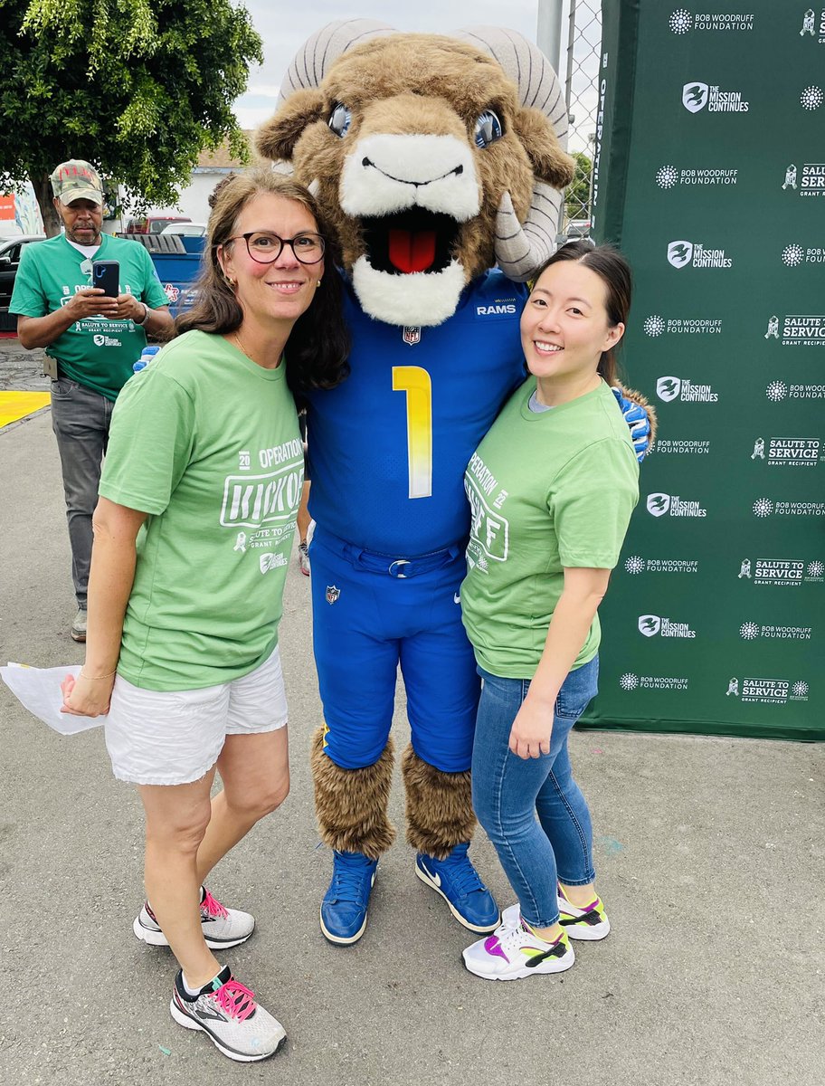AMDougherty's tweet photo. The @bwforg is thrilled to Kickoff the season with our partners @NFL and @missioncontinue Vets supporting vets is one of my favorite things to see, and we are out in force today at the VFW in Compton. #SalutetoService #OperationKickoff #LARams #veterans #Military @NFLGreen https://t.co/2AIo0hY4LM