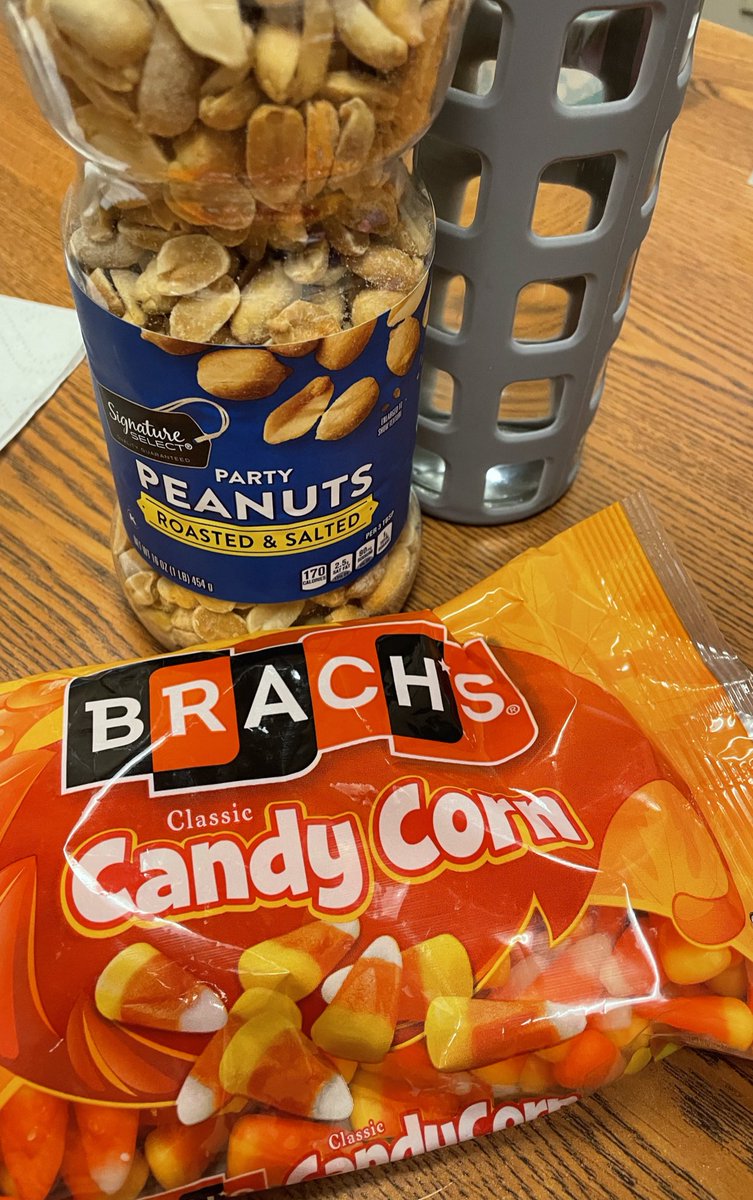 LilyDreher's tweet photo. @BrachsCandy It already started. #bestcomboever 🙌🏽 https://t.co/JNuTala2xv