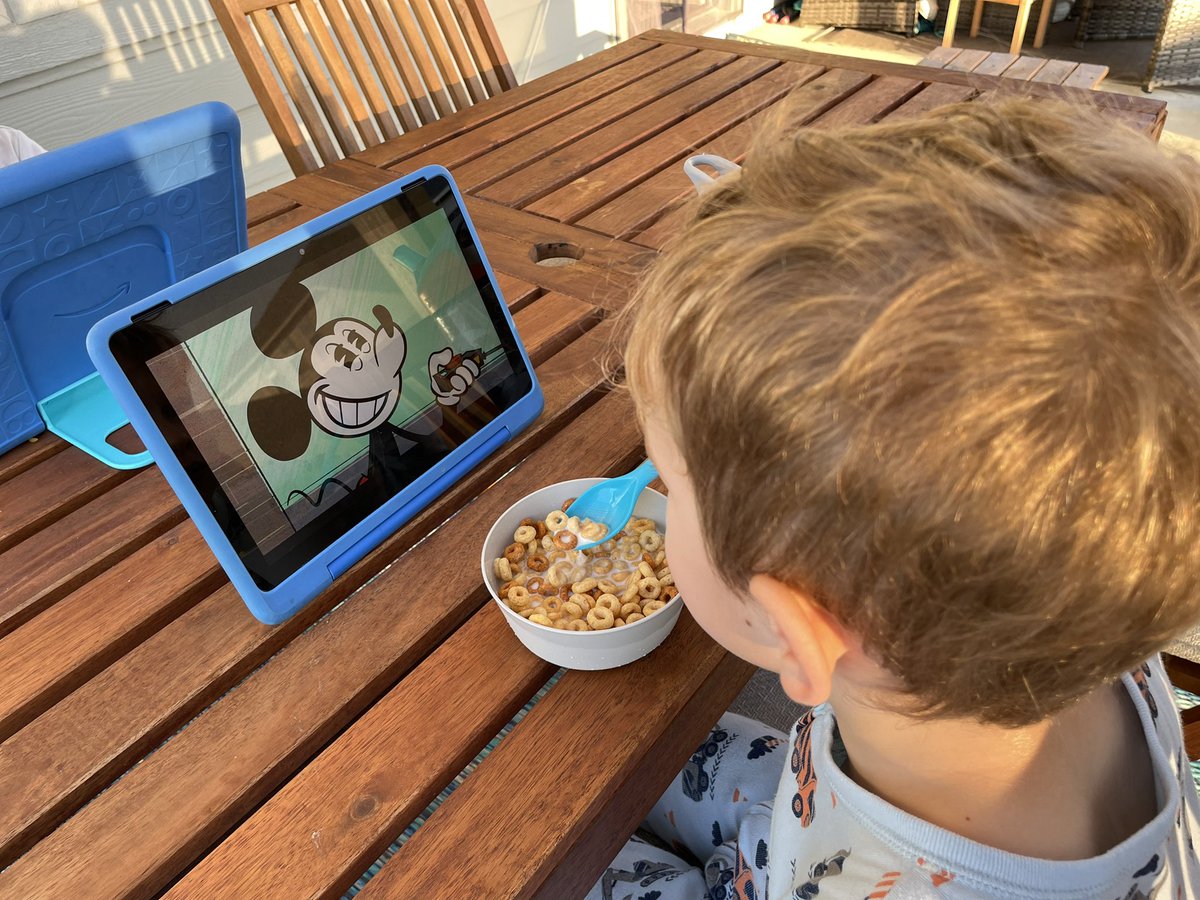 Jeffrey_Friend's tweet photo. My son, with his 2022 technology, has fallen in love with 1930’s animation https://t.co/dnW2nEmune