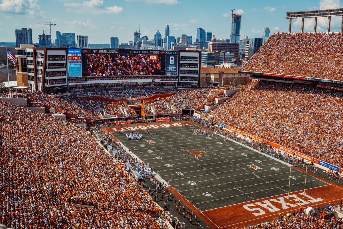 NEW RECORD ATTENDANCE: 105,213 #HOOKEM 🤘