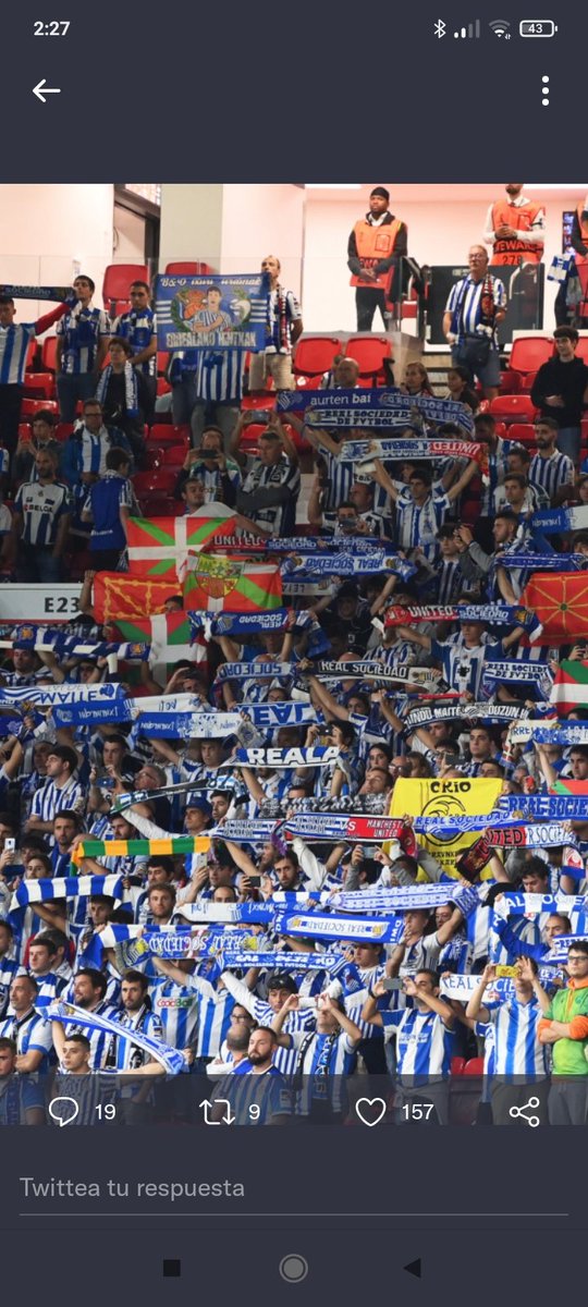 BolintxoU's tweet photo. El #Presi de @bitaodo dandolo todo en #OldTrafford . @RealSociedad 
#Enviadoespecial. https://t.co/j22l76gNBl