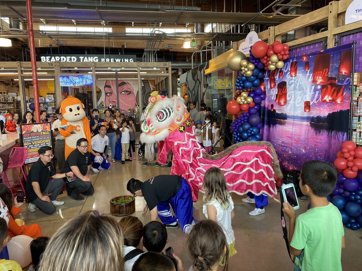 Happy #TetTrungThu! The Mid-Autumn #MoonFestival is a time for celebration, especially with our children. Thank you @SenatorUmberg, @JoshNewmanCA, @DiedreThuHa, @OCAutism_ and others for today’s festivities.