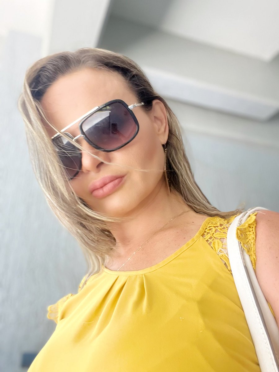 CarlaEsparzaVta's tweet photo. Regresando de vacaciones a la Maestría, ¡pejele a quien le peje! Nosotros sí estudiamos. 💪🏻😌
#CarlaEsparza 
#ComprometidaContigo 
#NoSomosIguales https://t.co/qdlCd9yIPv